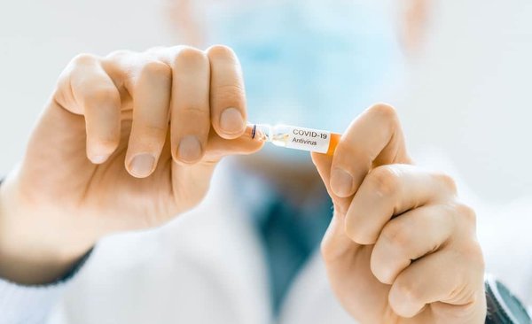 Comment prévenir les douleurs lombaires chez les personnes qui travaillent assis toute la journée ?